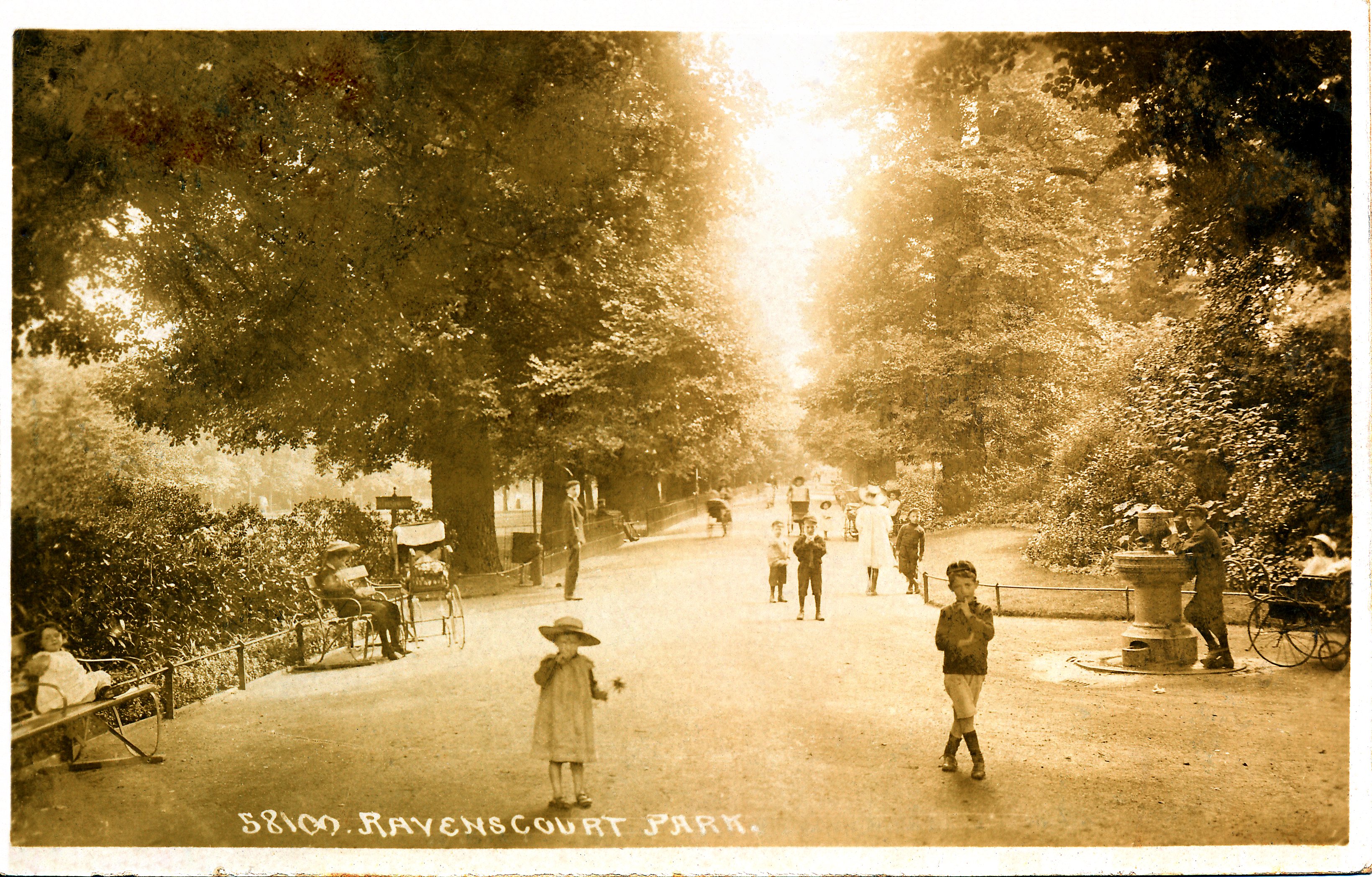 Hammersmith Ravenscourt Park,park-countryside,children